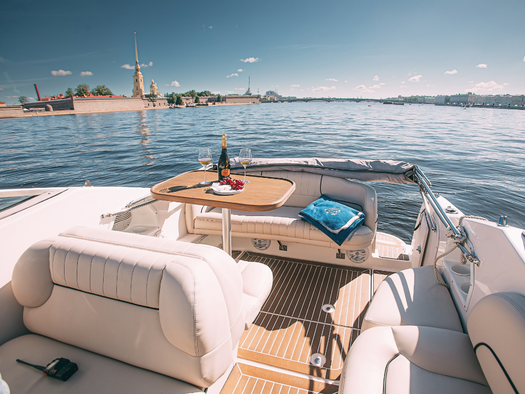 По волнам Петра града