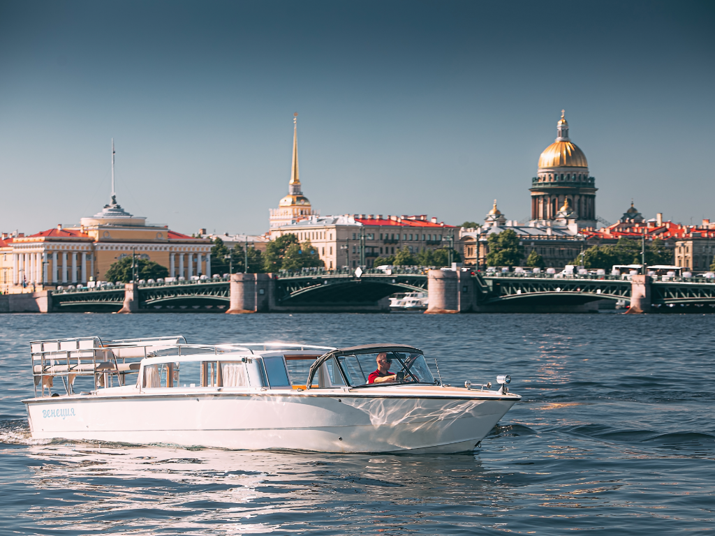 По волнам Петра града