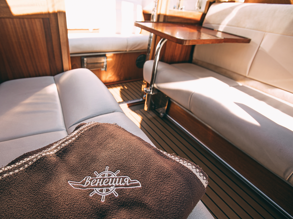 По волнам Петра града