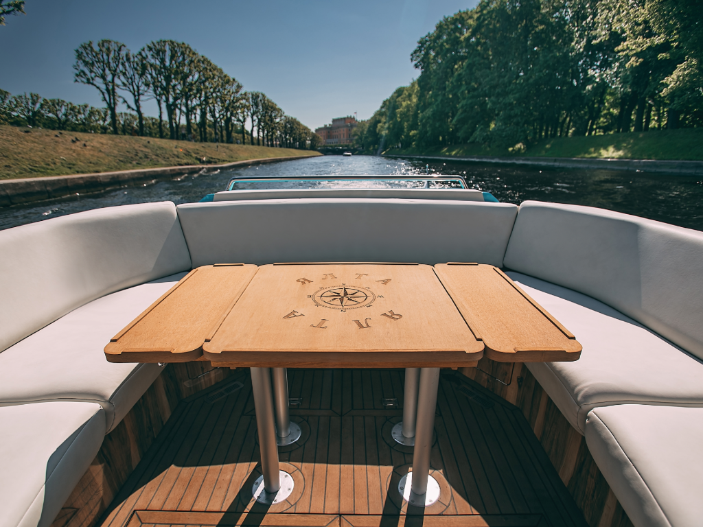 По волнам Петра града