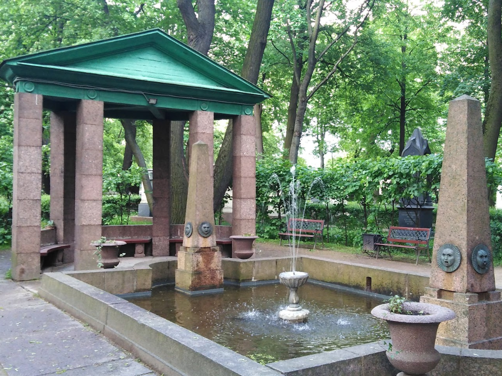 Два некрополя: от петровских вельмож до великих композиторов