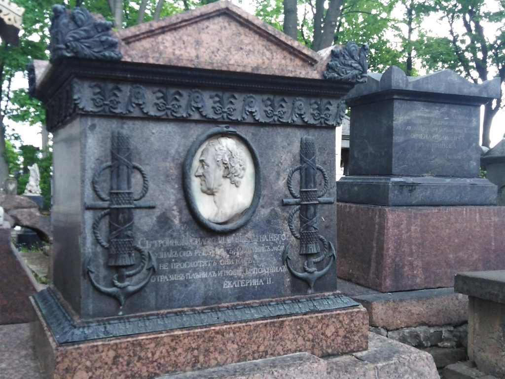 Два некрополя: от петровских вельмож до великих композиторов